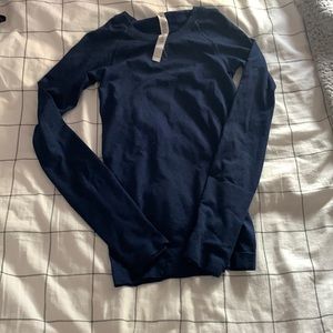 Dark blue lululemon long sleeve swiftly tech top